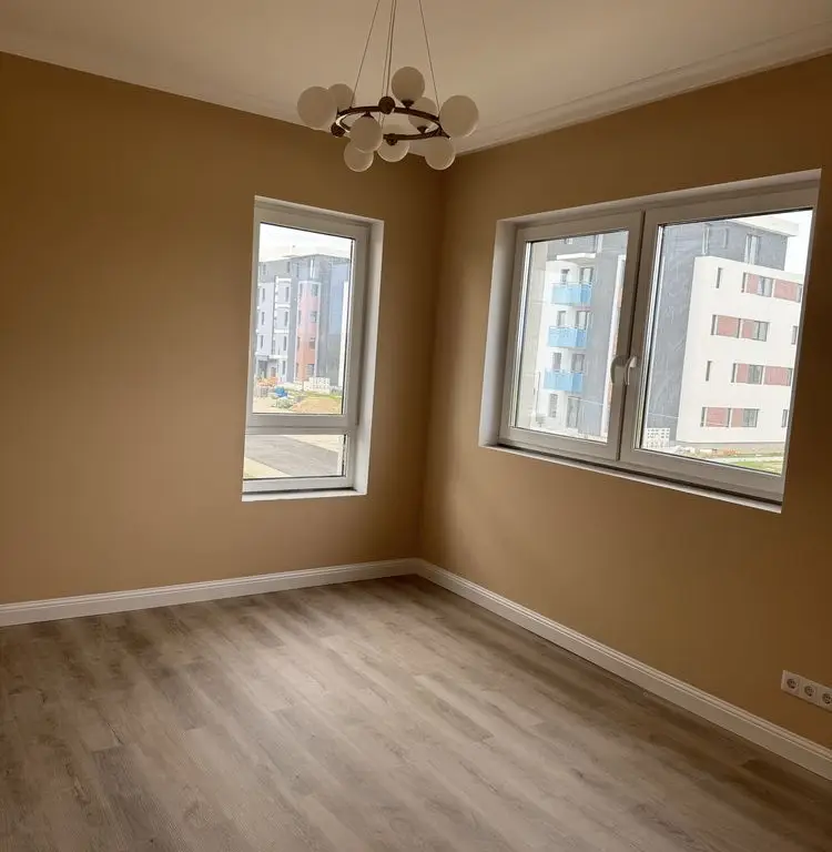 BRASADAS vinde ap 2 cam la etajul 1.