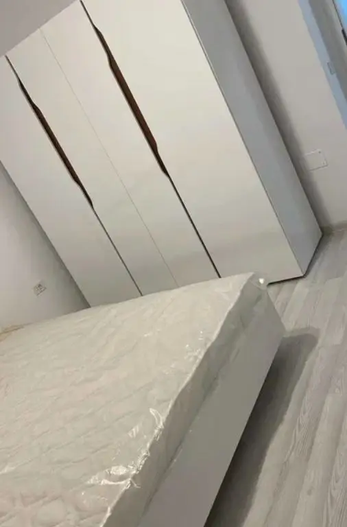 Ap. 2 cam. dec. de inchiriat Et. 4/8 Bloc Nou Kristal Metalurgiei