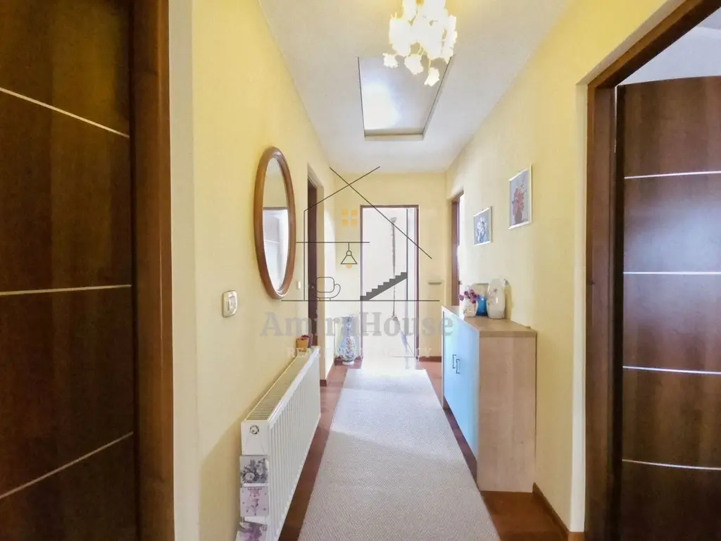 Casa individuala 5 camere, teren 600 mp, finisata, 167 mp utili zona str Oasului