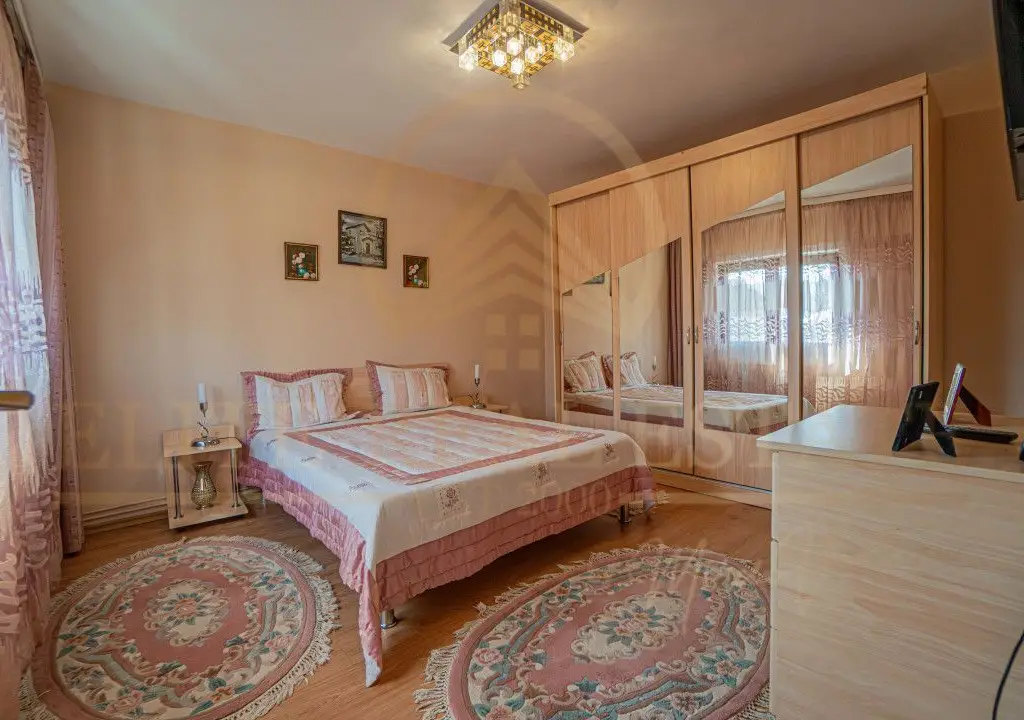 Agigea - Vila D+P+1E+M pe un teren de 772 mp cu o deschidere de 21,46 m.