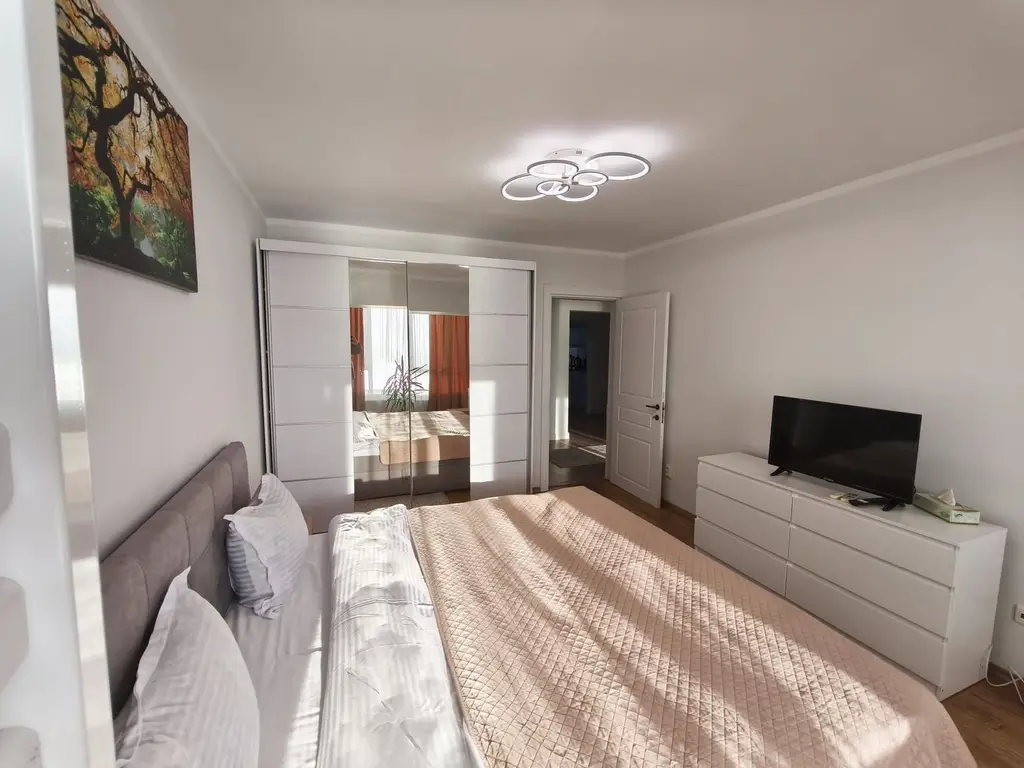 De vanzare apartament cu 3 camere , etaj 8/9 , Faleza, 165.000 euro
