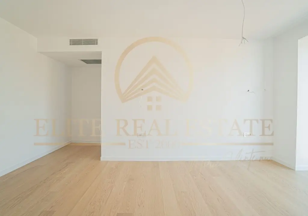 Stațiunea Mamaia – Vânzare apartament cu 4 camere, 3 bai cu vedere la mare.