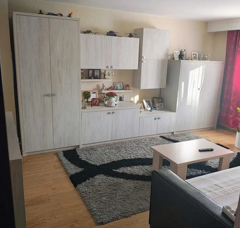 BRASADAS vinde ap 3 cam etaj 4/4 in Carpati 2.