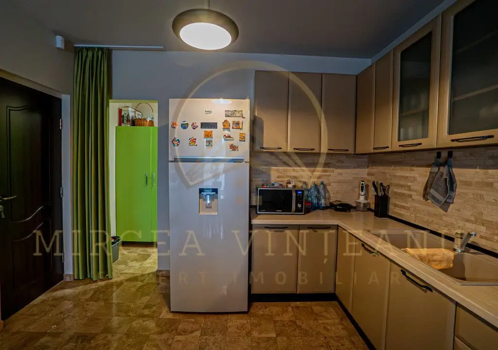 VIILE NOI - Vila modernă compusă din P+1E+M