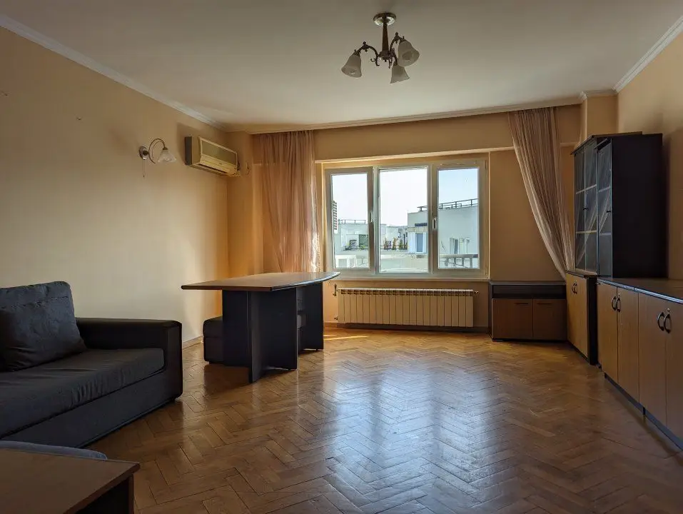 Penthhouse 3 camere adiacent Decebal