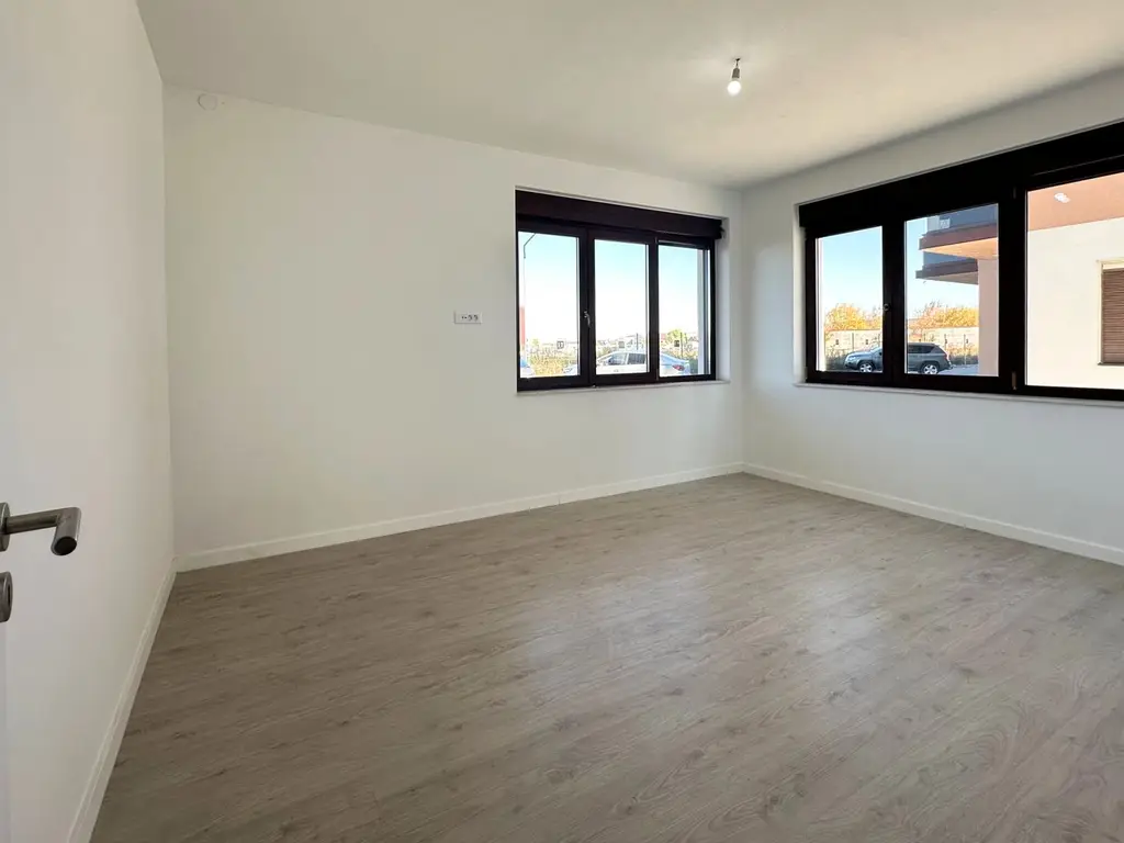 Apartament 2 camere 60 mp cu geam la baie lângă Paradisul Acvatic