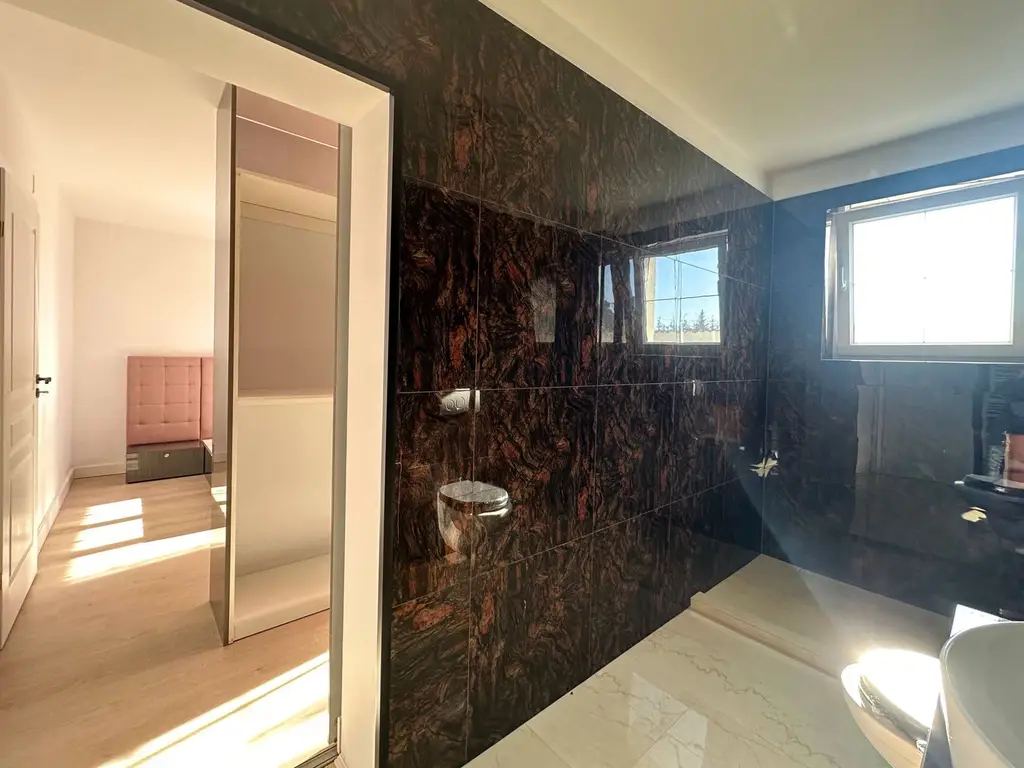 Vânzare casă 5 camere nouă elegantă și spațioasă în Hărman
