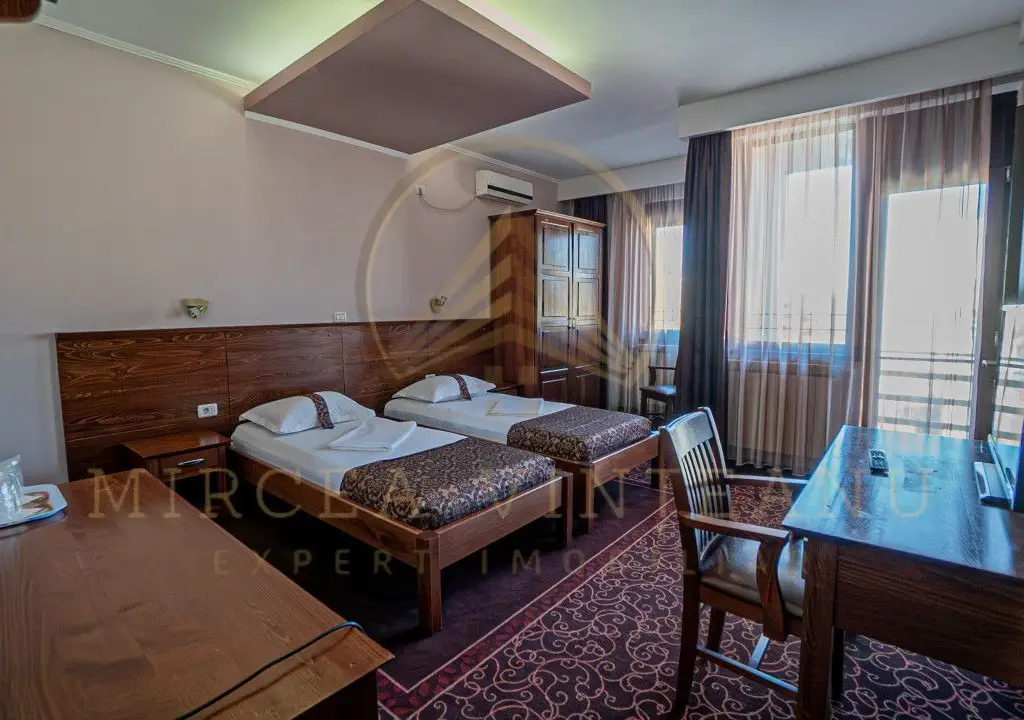 Hotel 3 Stele de Vânzare la Delfinariu, aproape de Mamaia
