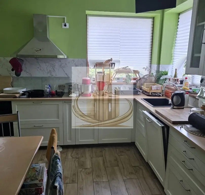 Casa 190mp cu teren 1100mp Lipovei