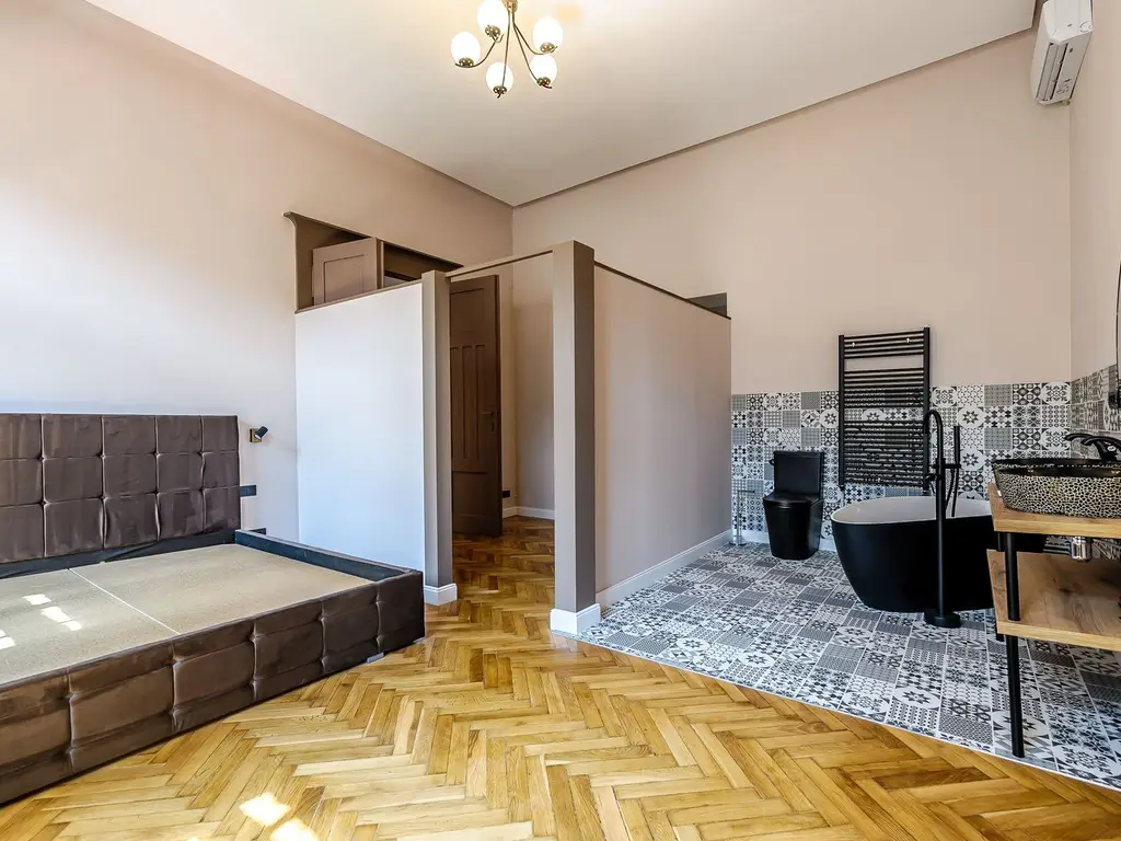 Apartament ULTRACENTRAL cu 3 camere, la cheie, renovat recent
