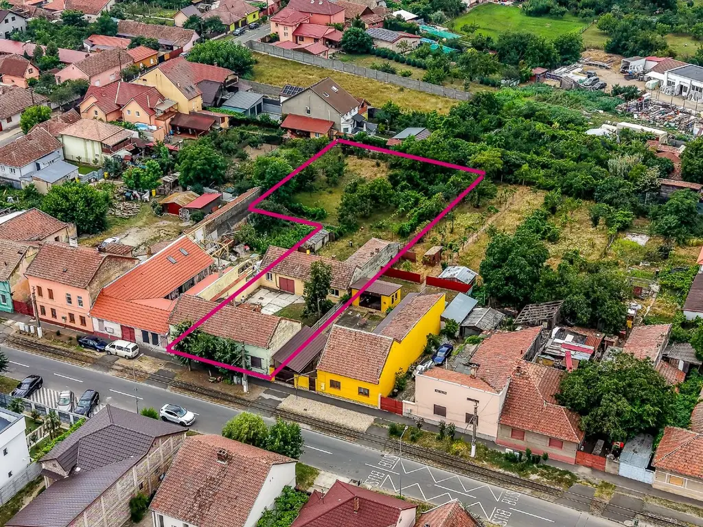 Casa cu potential multiplu cu teren generos pe strada Dunarii