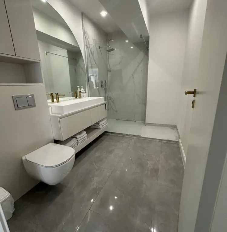 BRASAFAS vinde penthouse lux cu vedere panoramica.