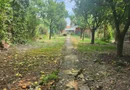 Apartament cu curte. Teren 636 mp.