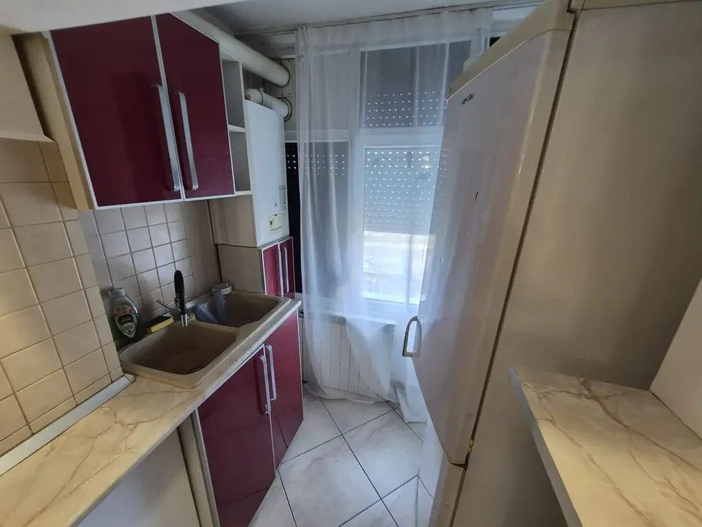 De inchiriat apartament cu 3 camere, etaj 3, Micro 16, 450 euro