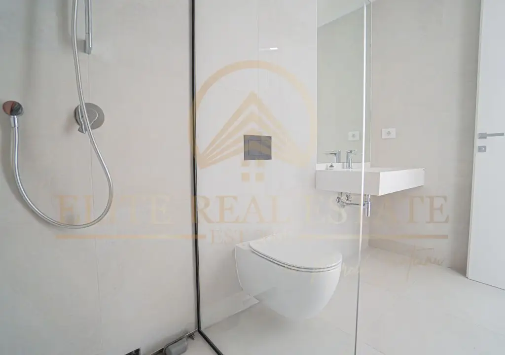Stațiunea Mamaia - Vânzare apartament cu 2 camere, 2 bai si terasa.