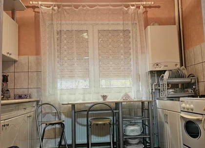 BRASADAS vinde ap 2 cam RENOVAT la PARTER in Micro 16.