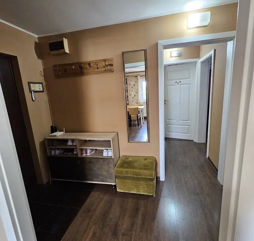 APARTAMENT 3 CAMERE LIPOVEI