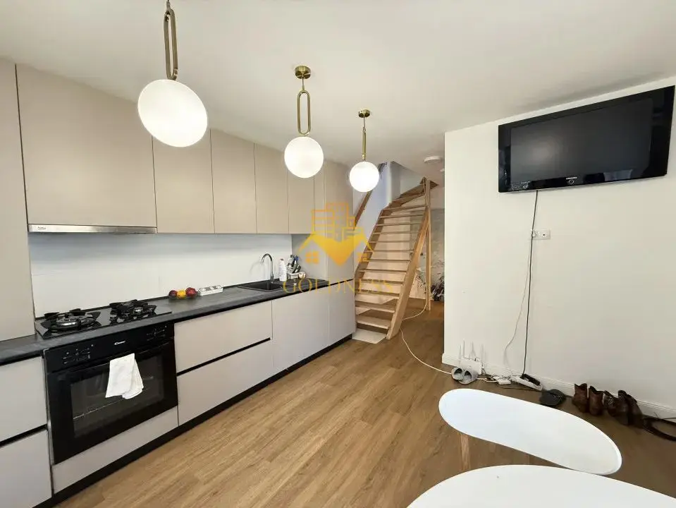 Casă / Vilă cu 3 camere, premium, 220 mp teren, Gheorgheni,Iulius Mall
