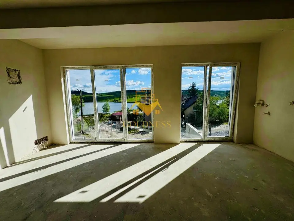 Casă tip duplex de vânzare, 4 camere, suprafață teren 200 mp, Chinteni