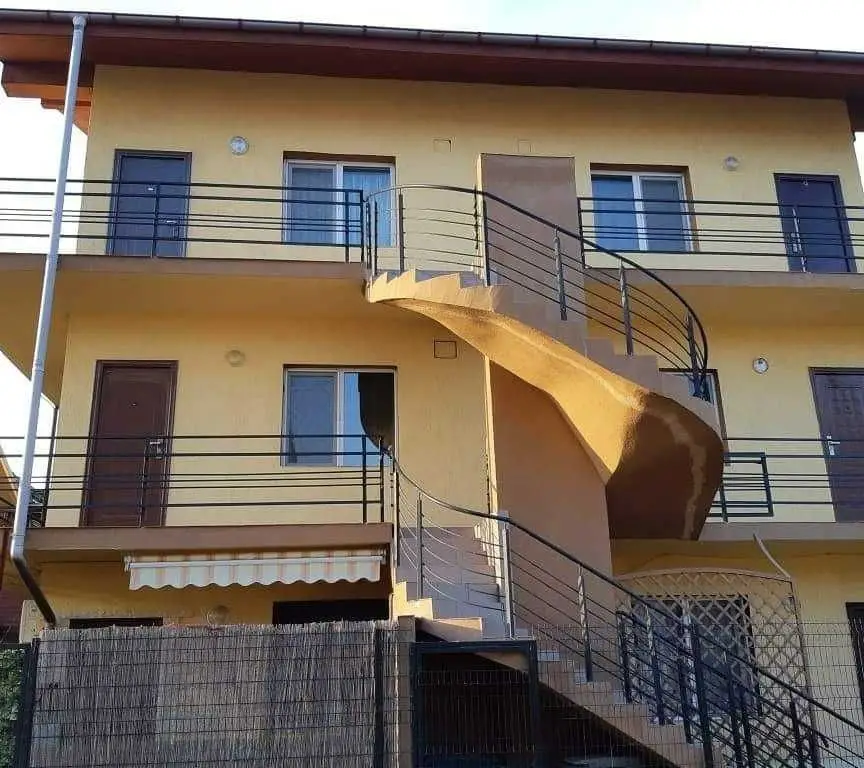 Vand doua apartamente in Mamaia-Nord