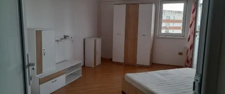 De vanzare apartament cu o cameră str. Brăilei, et. 7, 58.000 euro
