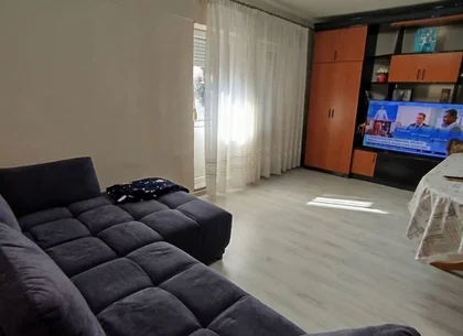 BRASADAS vinde ap 3 cam Carpați 2 etaj 1/4.