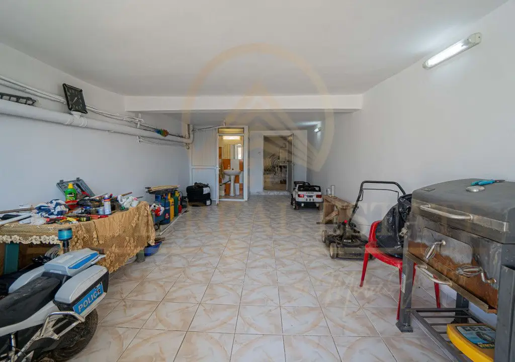 Agigea - Vila D+P+1E+M pe un teren de 772 mp cu o deschidere de 21,46 m.