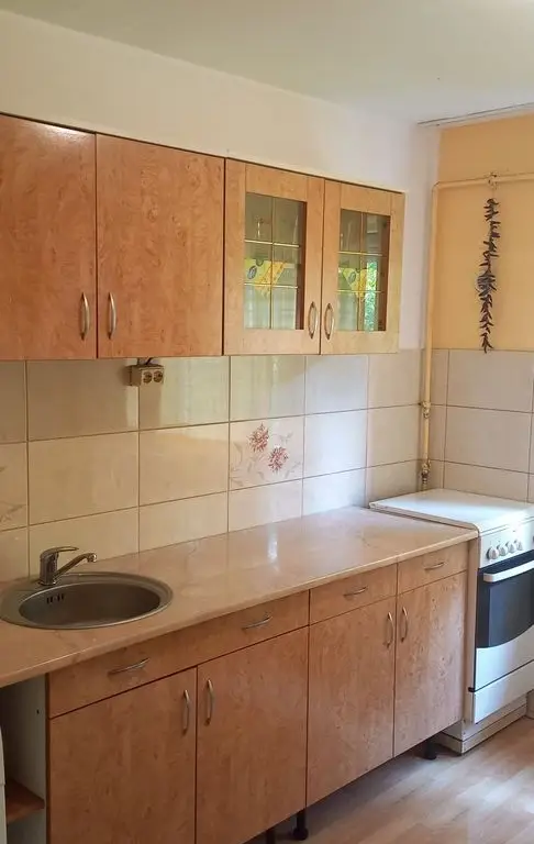 BRASADAS vinde ap 1 cam etaj 3/4 Soarelui.