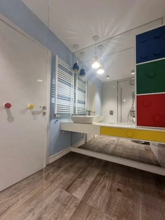Apartament 6 camere, gradina privata