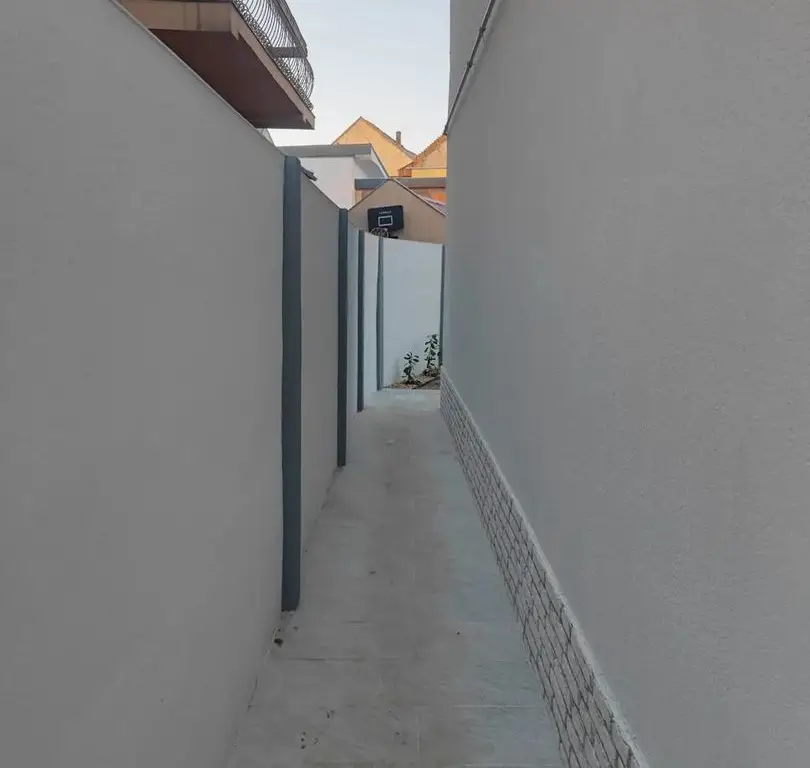 BRASADAS vinde casa individuala tip PARTER zona CENTRALA.