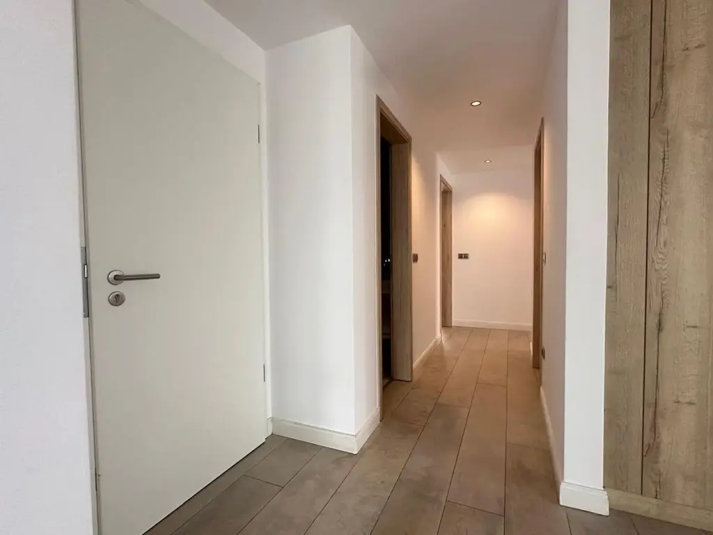 Inchiriem penthouse LUX 4 camere cu terasa de 122 mp zona Coresi