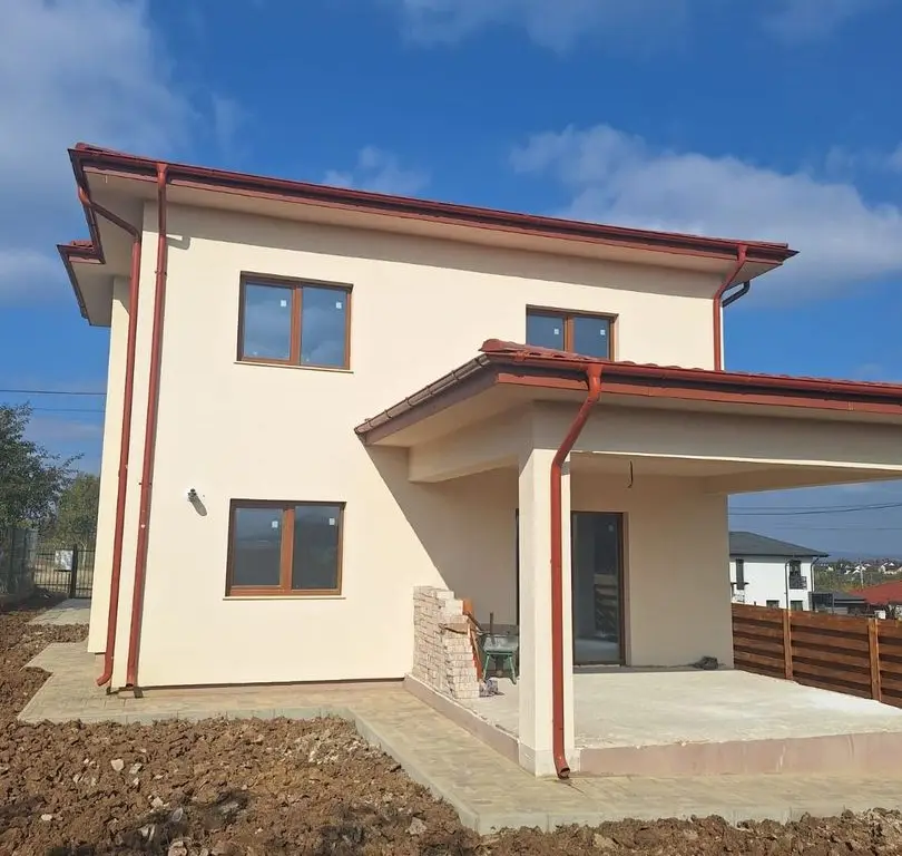 Casa P+E ,140 mp utili,451 mp teren, Hlincea,MUTARE  IMEDIATA.