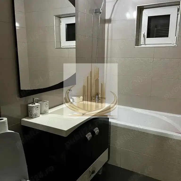 Apartament 3 camere, decomandat, zona Lunei