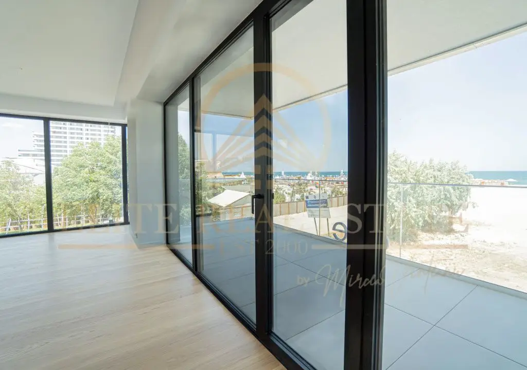 Stațiunea Mamaia - Vânzare apartament cu 4 camere, 3 bai cu vedere la mare.