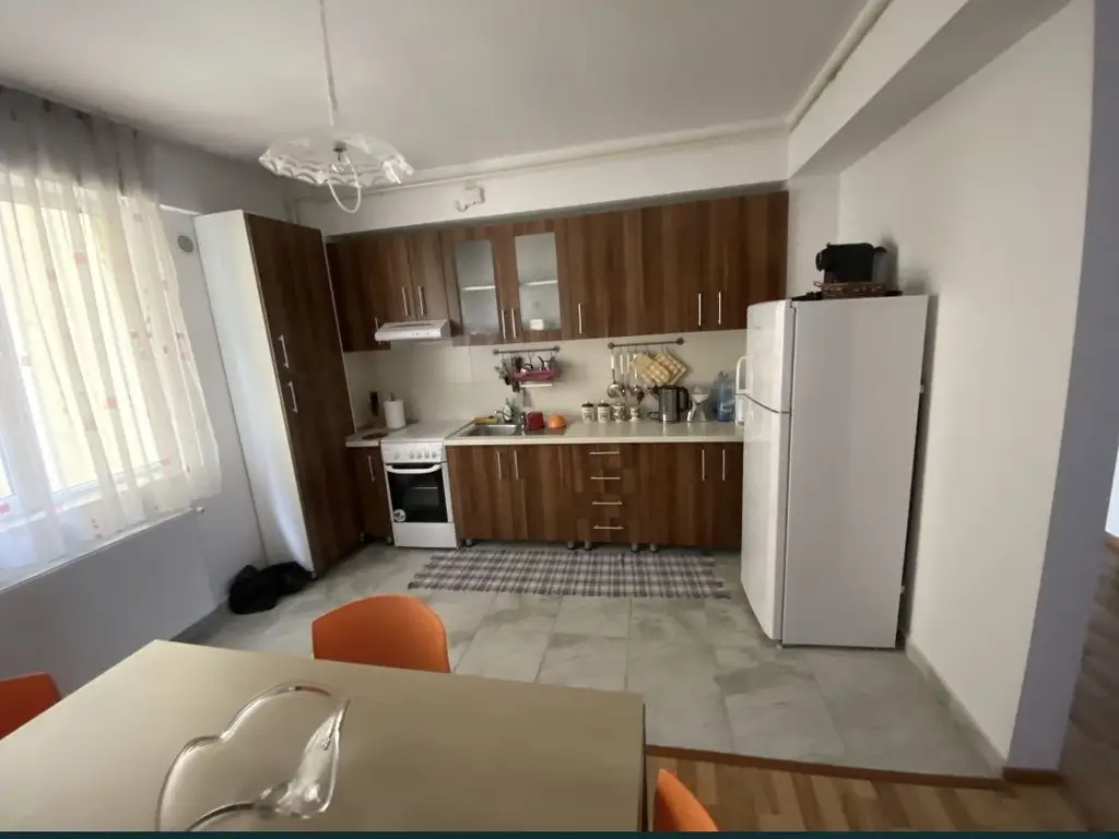 Apartament 3 camere Strada Rodnei