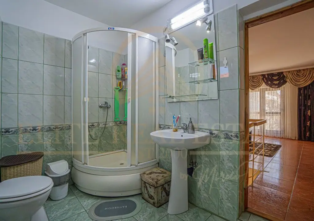 Agigea - Vila D+P+1E+M pe un teren de 772 mp cu o deschidere de 21,46 m.