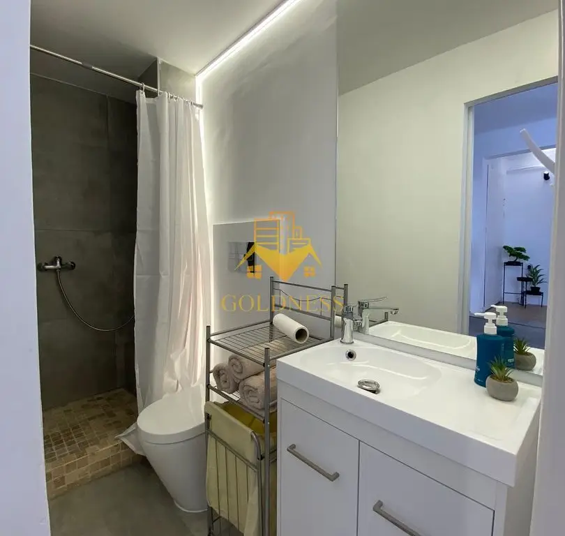 Apartament 40 mp la 2 minute de Piata Muzeului! Bloc istoric cu lift!