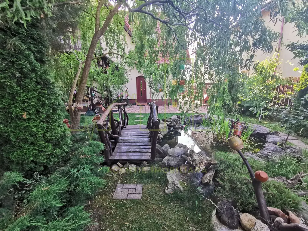Casa individuala. Mobilata si utilata. Mosnita. Pozitie buna.