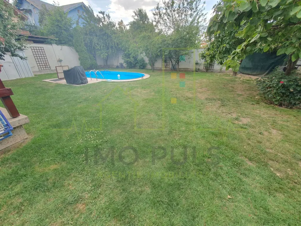 Casa + 5 apartamente + spatiu de inchiriat + parcari. Pretabil locuit + afacere