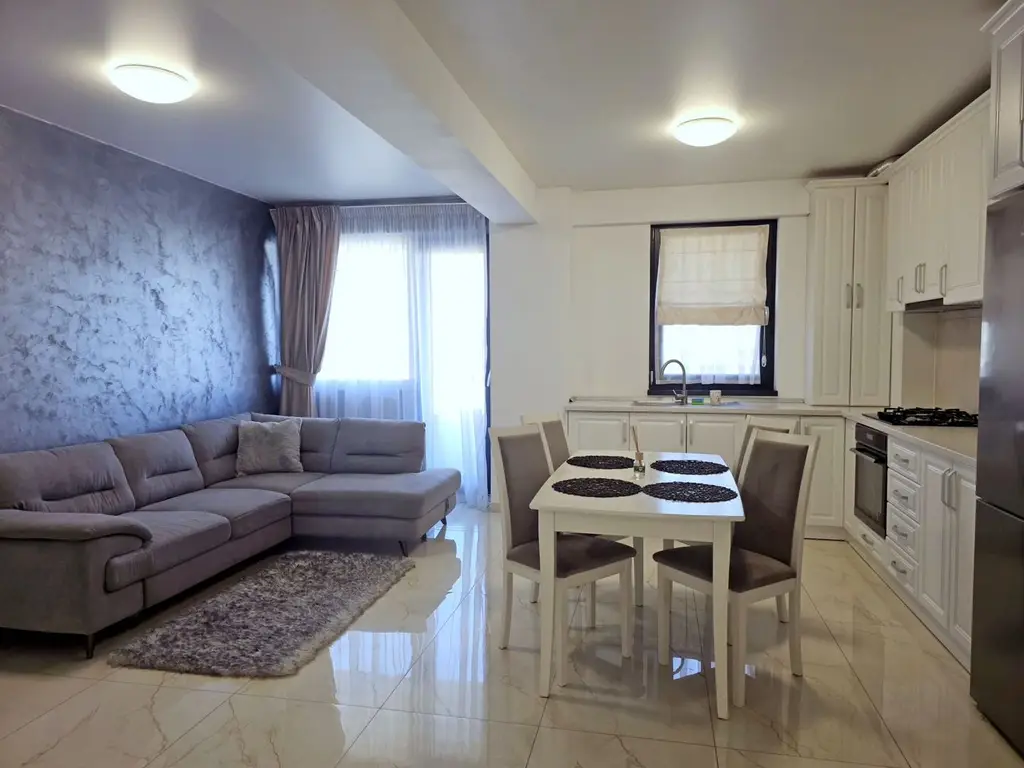 De vanzare - apartament cu 2 camere, Micro 17, bloc Roka - 139000 euro