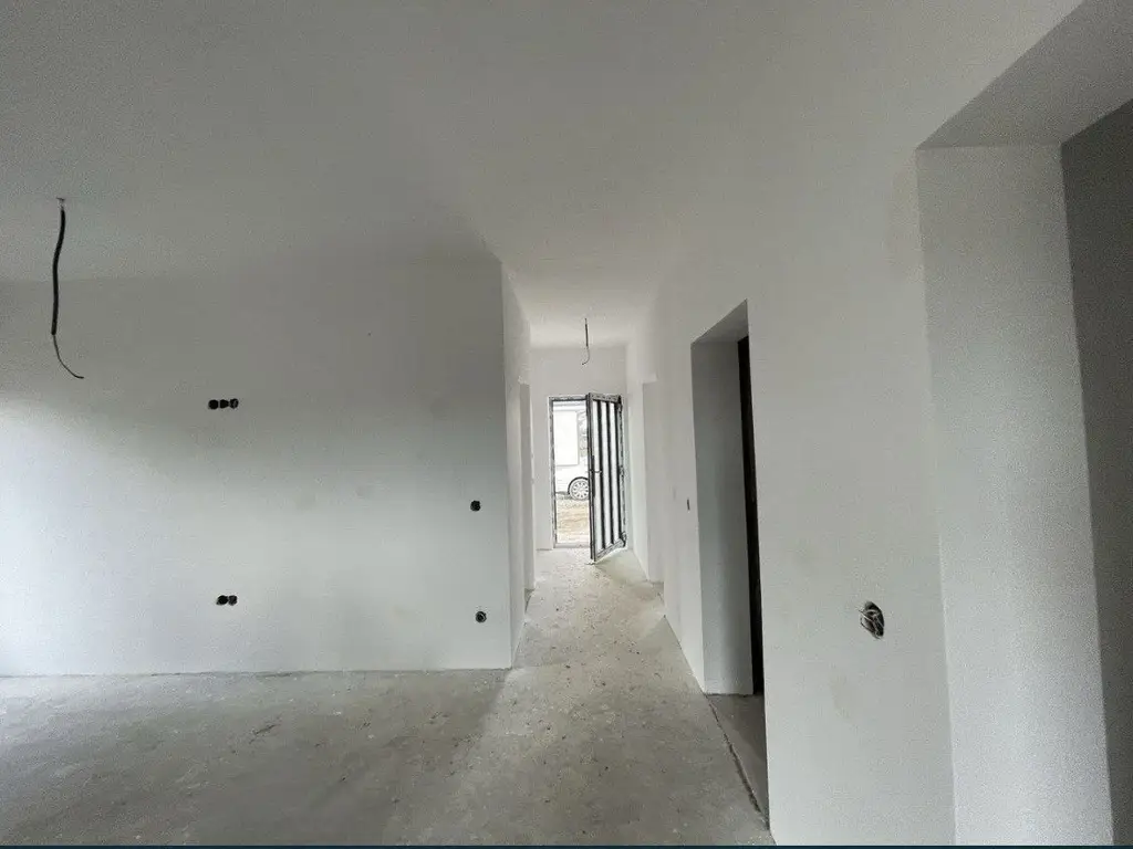 BRASADAS vinde casa tip PARTER in Odoreu, cartierul Olimp.