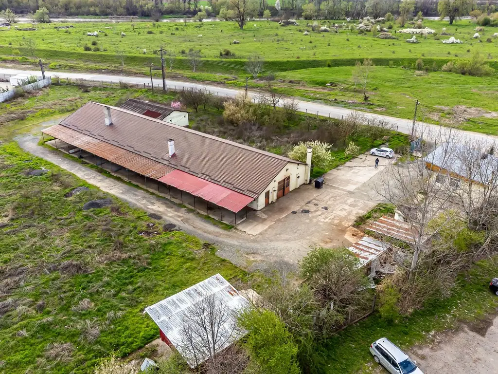 Hala industrială cu teren 10.495 mp – potențial supermarket, Lipova