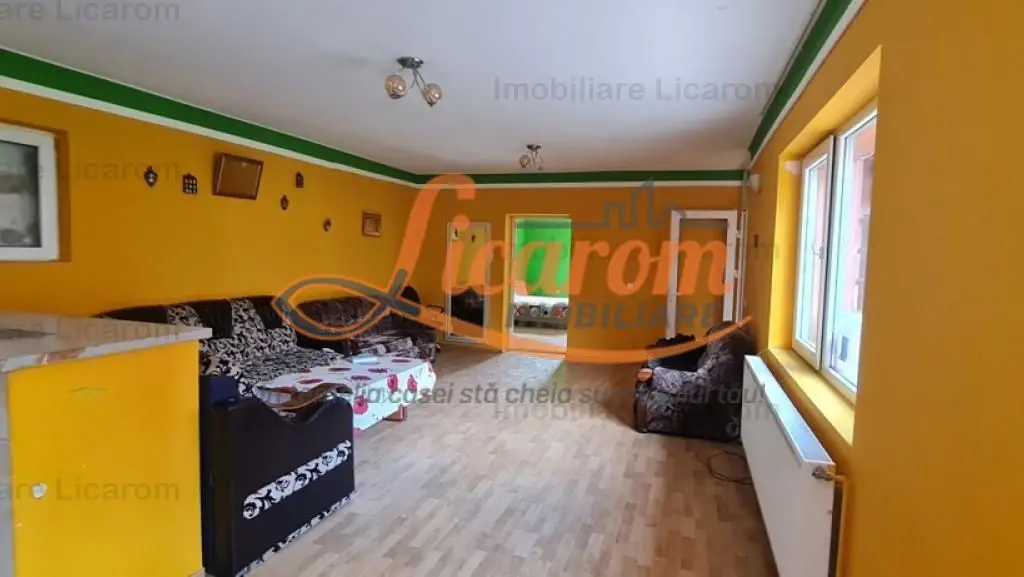 Casa individuala cu 2 apartamente, 6 camere,teren 403 mp,ASTRA.