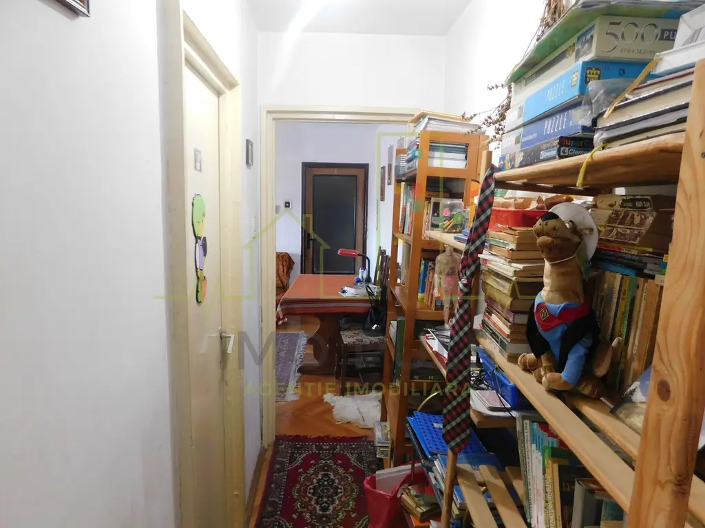 4 camere la pret de 3. Pozitie excelenta.