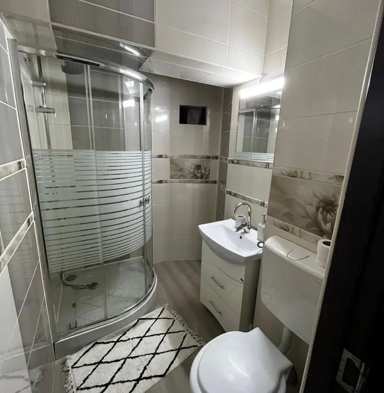 Vand apartament 4 camere