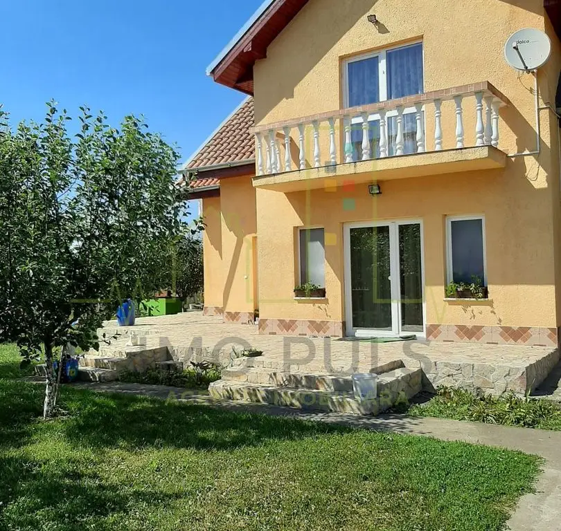 Casa individuala in Dudestii Noi. Panouri solare.