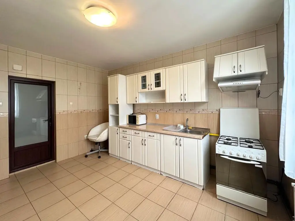 Casă complet renovată cu 4 camere și garaj generos Băneasa, Sector 1