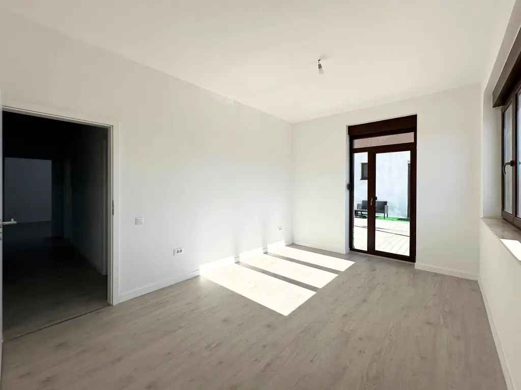 Apartament 2 camere 60 mp cu geam la baie lângă Paradisul Acvatic