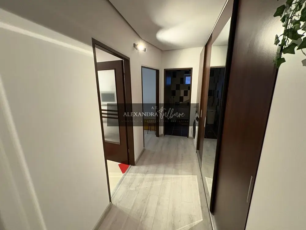 Apartament 2 camere decomandate, etaj intermediar, balcon, parcare
