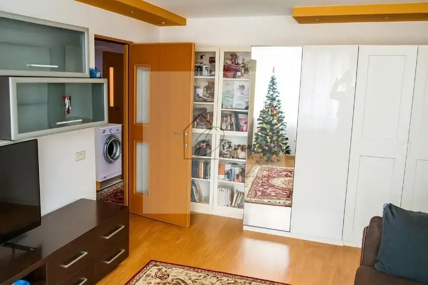 Apartament 3 camere complet mobilat + boxa + parcare Resita Crisului